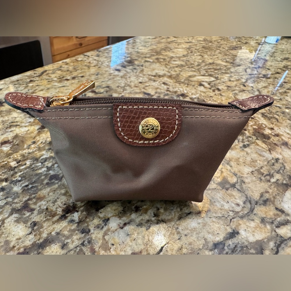 Longchamp olive green Nylon Coin Pouch with Leather Trim NWOT
